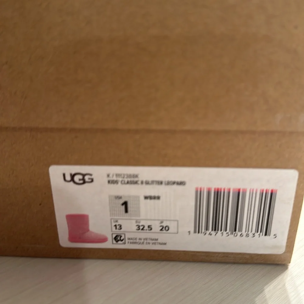 Pink leopard uggs - Picture 7 of 9